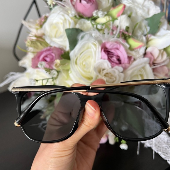 Dolce and Gabbana black and gold sunglassess - Picture 5 of 10